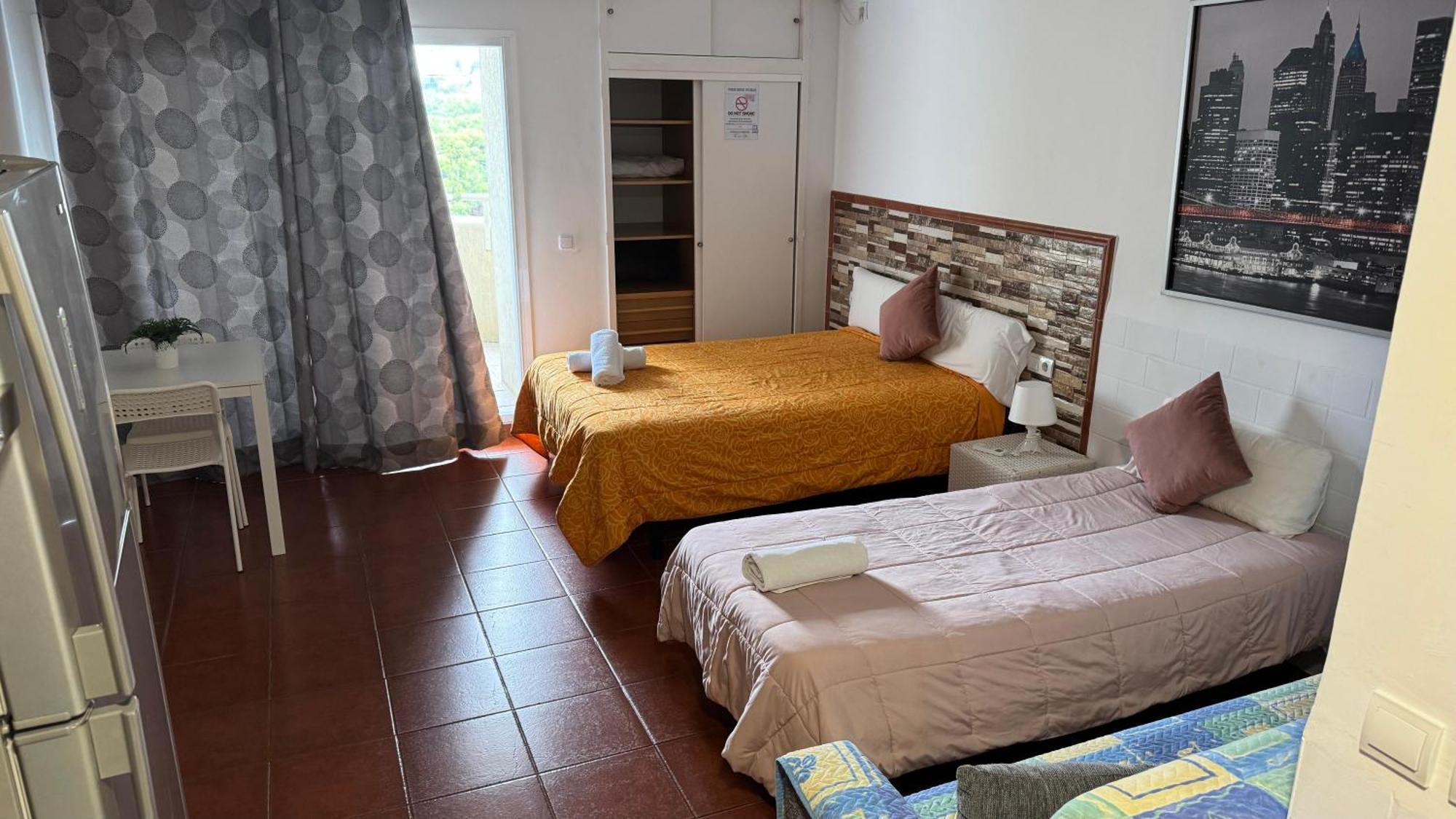 Estudio Benal Vista A La Piscina